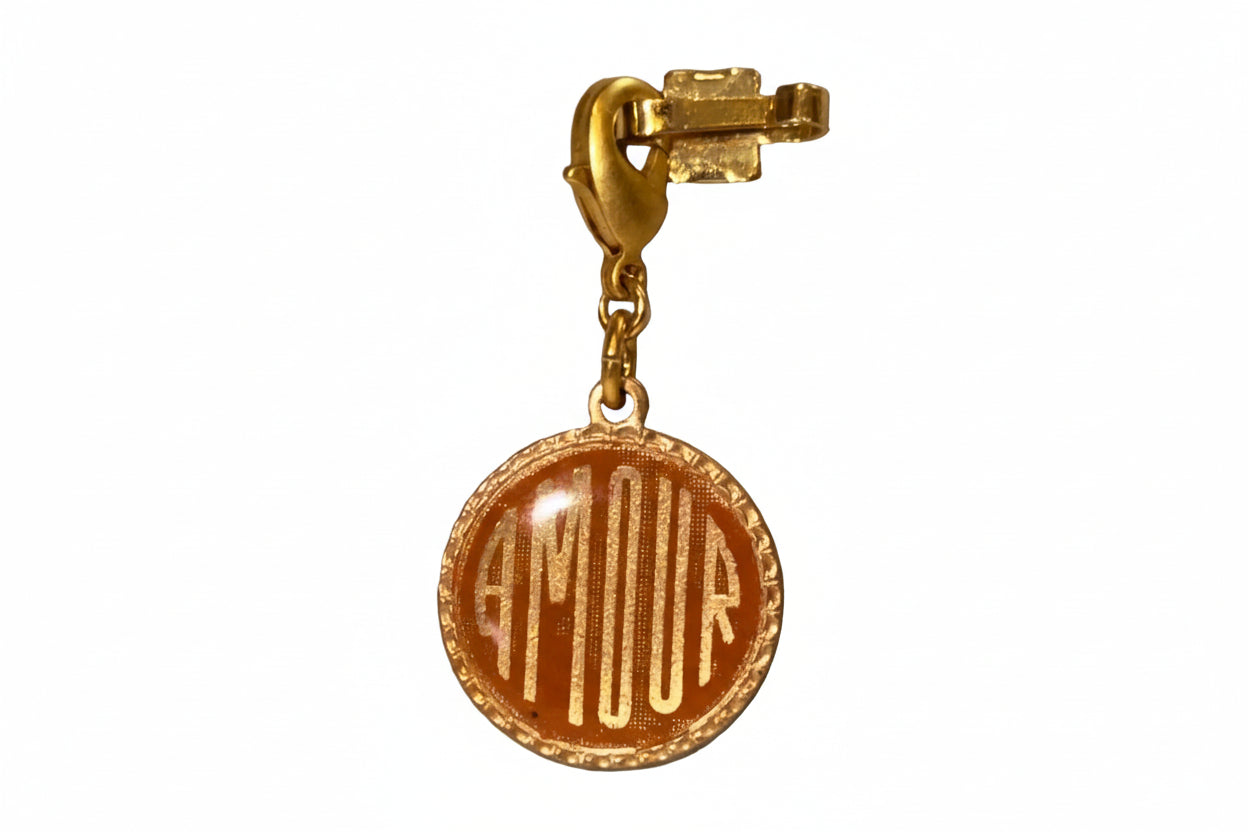 Medium Amour Disc Charm